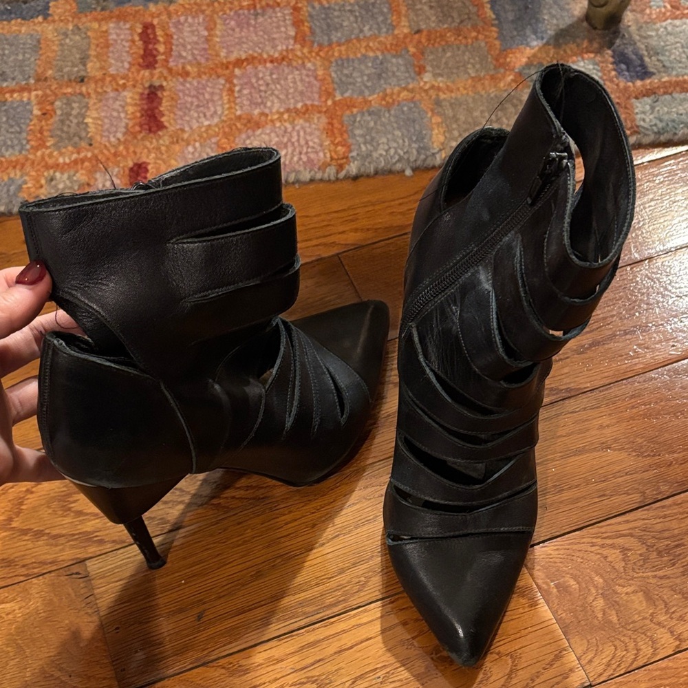 Topshop - Black Strappy Heeled Ankle Boots